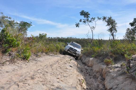 Fiona enfrenta as estradas inclinadas de areia no P.N das Nascentes do Parnaíba, estremos sul do Maranhão